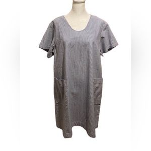 Custom-made seersucker shift dress with scoop neck and patch pockets. M. New.